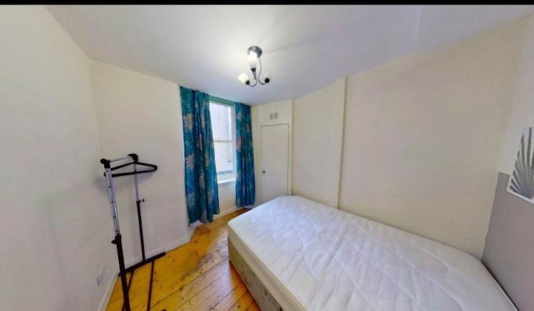 Super central room in Rose Street 