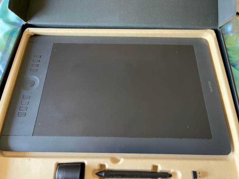 Intuos Pro Large Drawing Graphic Design Pen & Tablet PTH-851 *Postage Available*