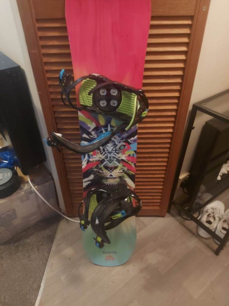 Rare salomon gypsy 127cm ladies snowboard with bag 