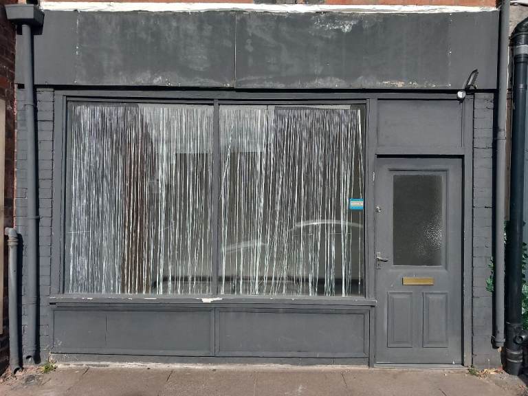 Shop room to rent