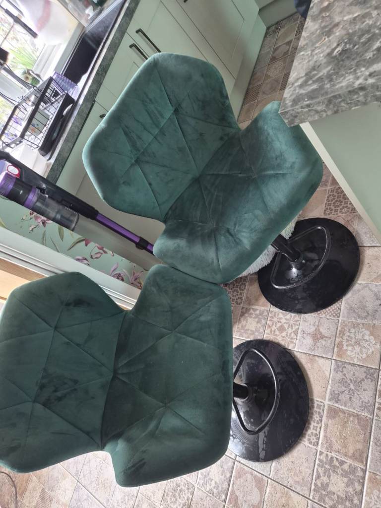 4 green velvet chairs