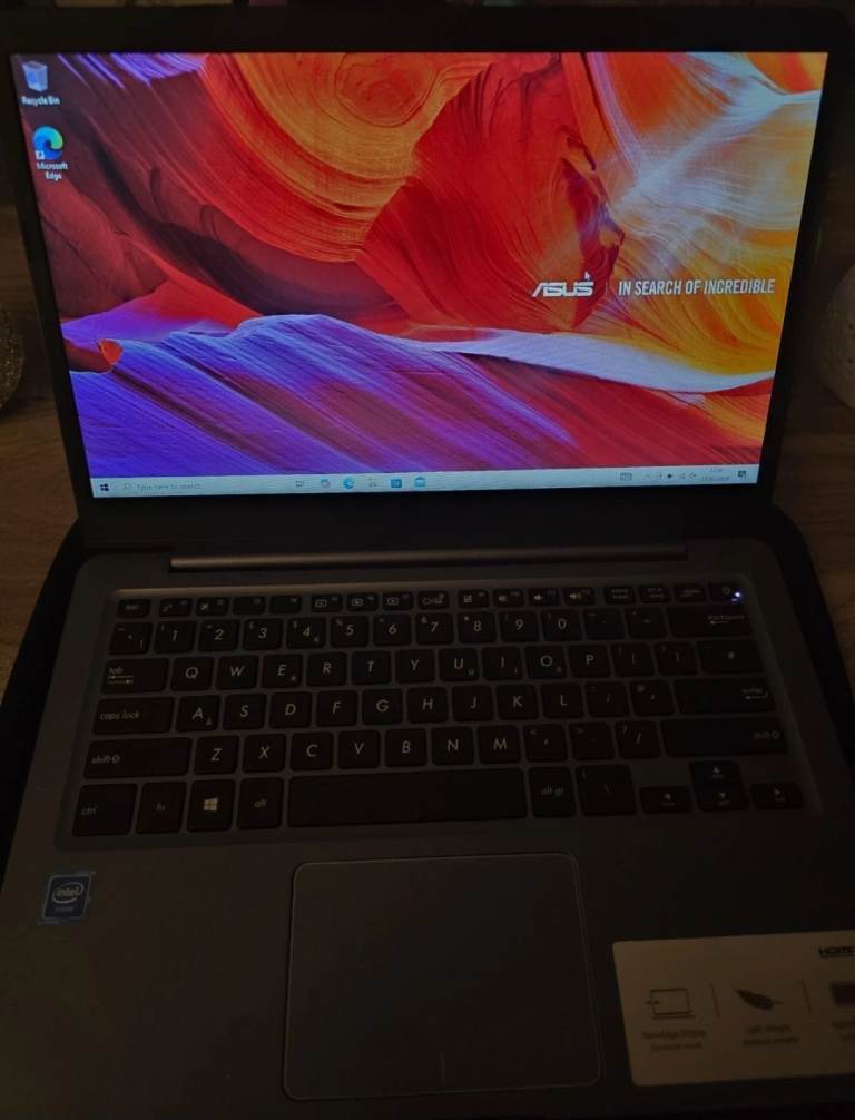 Asus E406M laptop