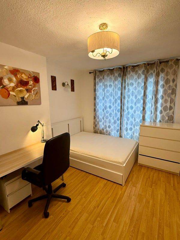 Furnished Double Room Available Now in Botley