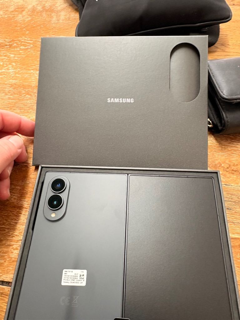 Samsung galaxy z fold8 graphic 1TB 