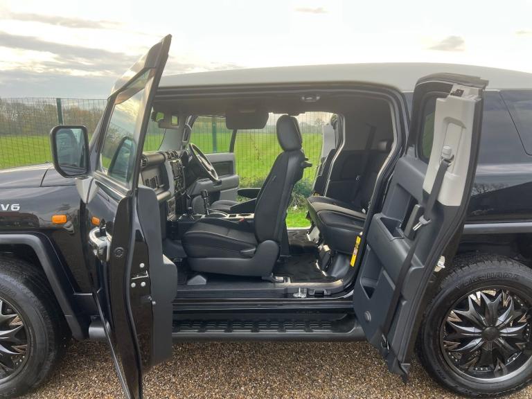 2011 Toyota FJ Cruiser CRUISER 4.0 V6 RHD FJ40 * COLOUR PACKAGE * DAD ACCESSORIES * MODERN DAY LA...