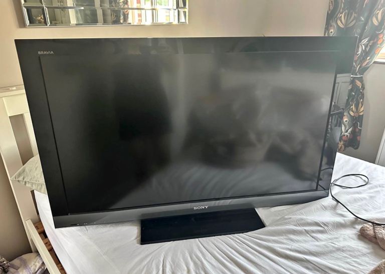 Sony Bravia 40” Lcd Full Hd Slimline Tv Built In Freeview Remote & Stand Excellent Condition