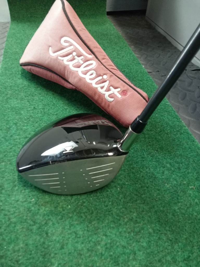 Titleist 907 D1 driver. 