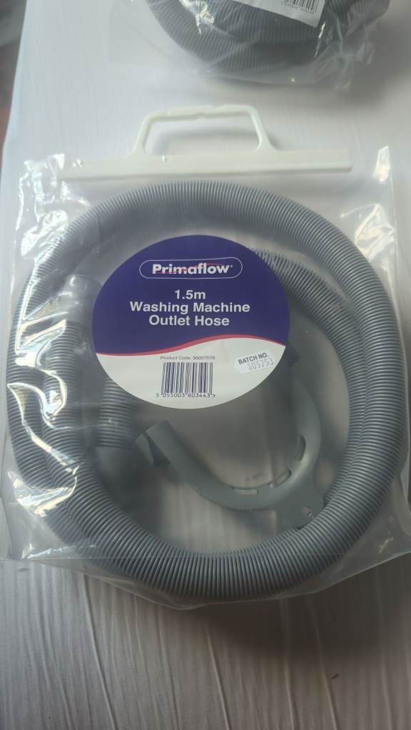 2 x washing machine outlet hoses 