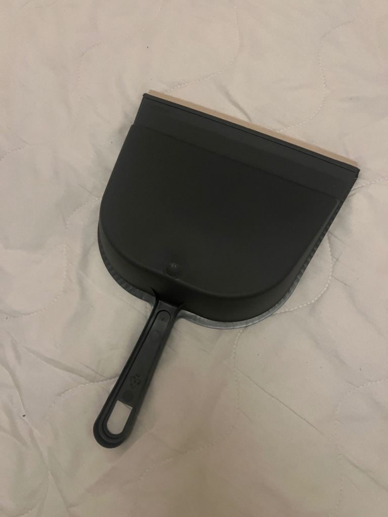 Grey dustpan