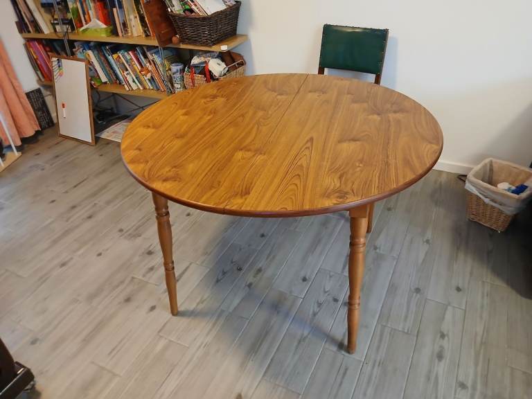 Dining table - extendable