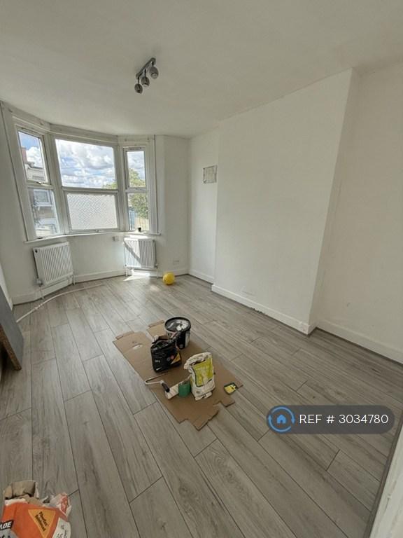 2 bedroom flat in Downhills Park Road, London, N17 (2 bed) (#3034780)
