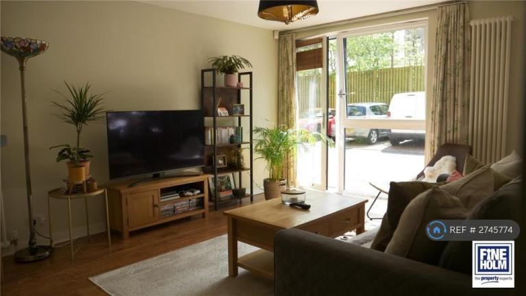 2 bedroom flat in East Pilton Farm Rigg, Edinburgh, EH5 (2 bed) (#2745774)