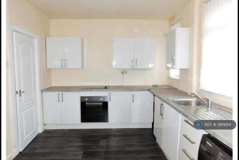 2 bedroom house in Linden Avenue, Oldham, OL4 (2 bed) (#2819214)