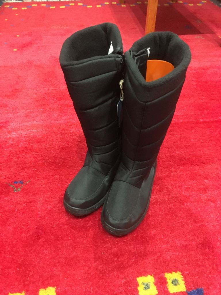 New Super warm Water repellent fleece lined boots suitable for dog walking size 7-8 