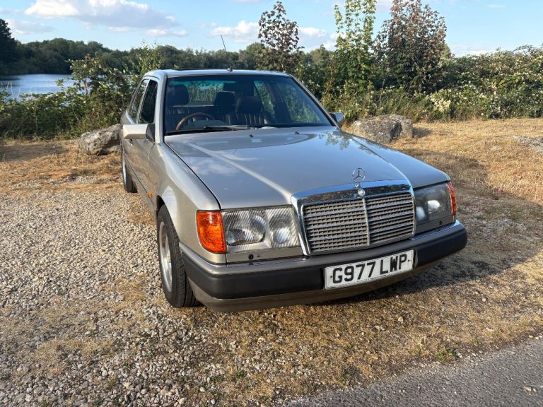 Classic Mercedes 260E 