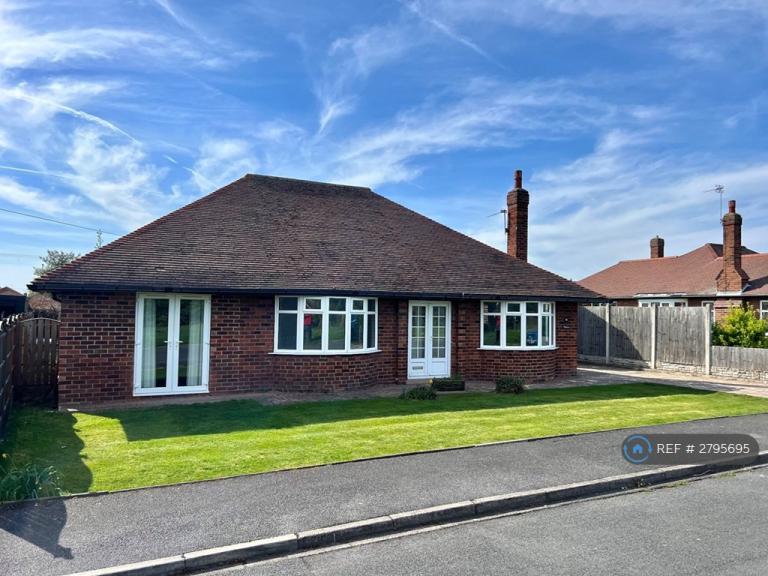 4 bedroom house in Maple Drive, Pontefract, WF8 (4 bed) (#2795695)