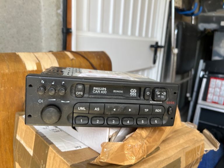 Phillips car radio/cassette