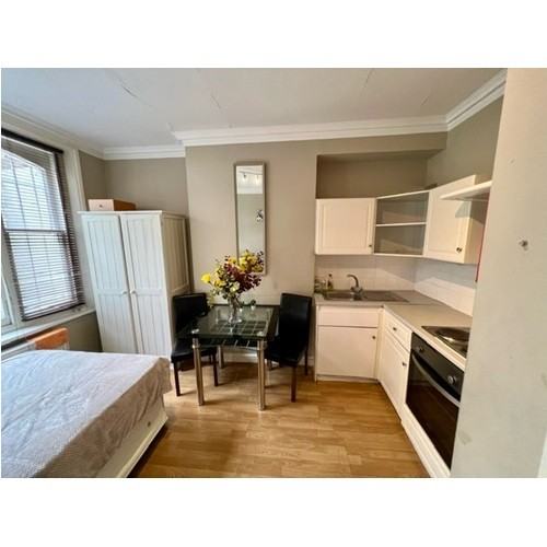 Self-Contained Studio on Perham Road, West Kensington/Barons Court, W14 9SS ***Bills Inc**