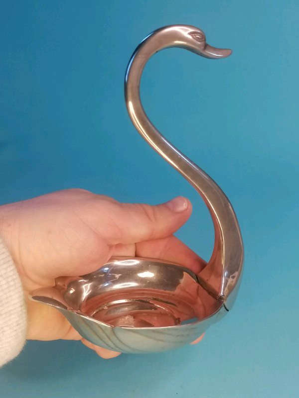 Vintage Swan 6-inch height. (EP CINK) HONG KONG. 