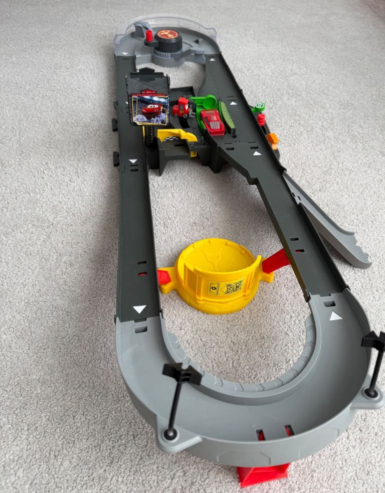 Lightning McQueen track and car