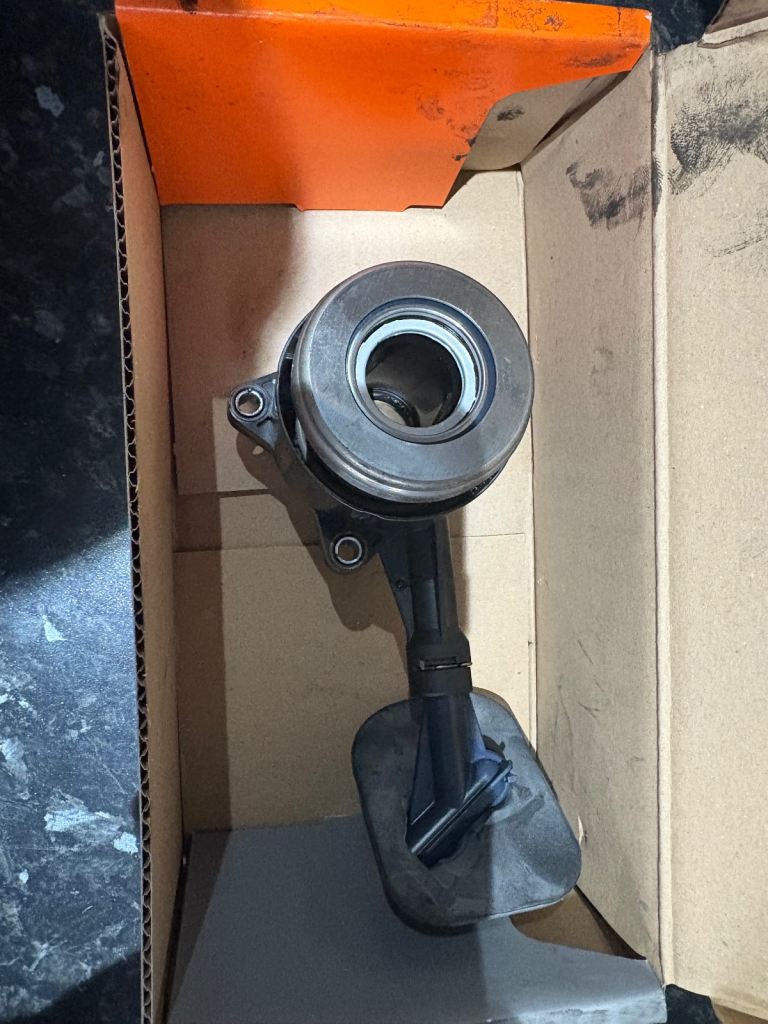 Clutch slave cylinder for transit van TMCS00054