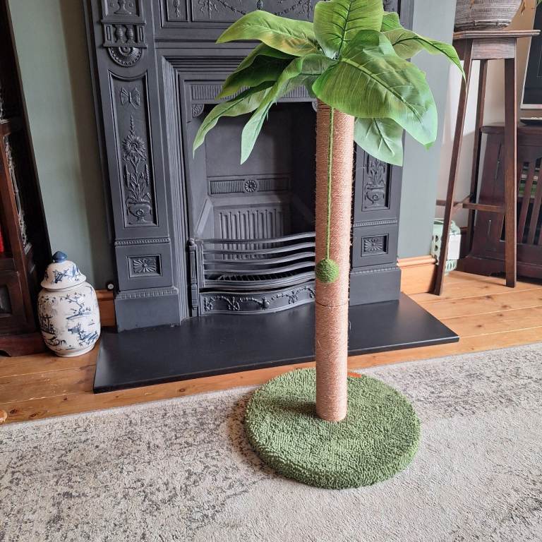 Cats scratch post 