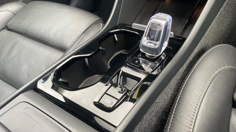 2024 Volvo XC40 2.0 B3 MHEV Ultimate SUV 5dr Petrol Hybrid DCT Auto Euro 6 (s/s) (163 ps) ESTATE ...