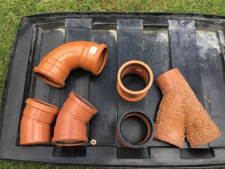 Over and underground pipe fittings