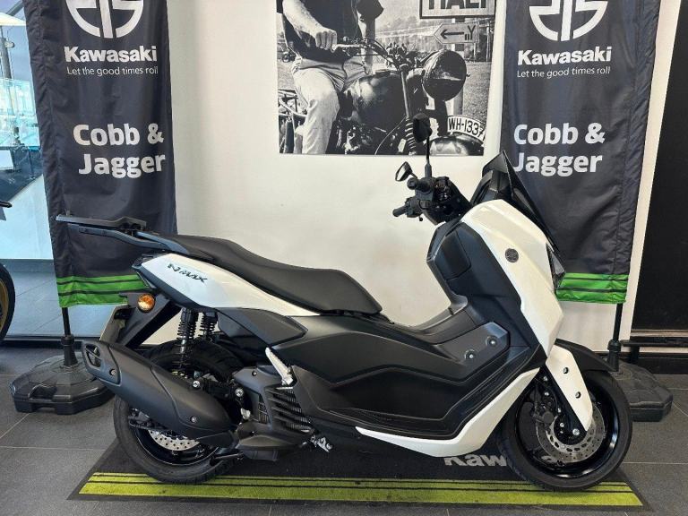 YAMAHA NMAX 125-1 OWNER-GIVI RACK