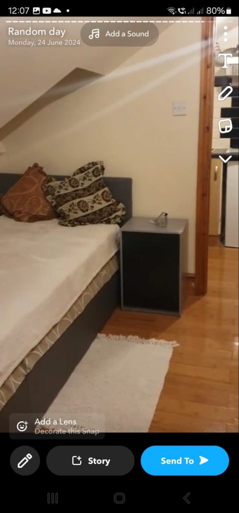 En-suite double room with own kitchenette for single occupancy Postcode E11 4EQ