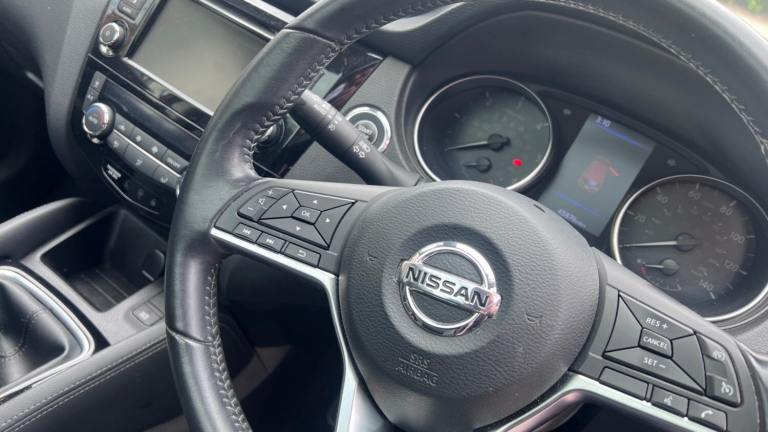 Nissan qashqai N1.5 dCi 115 N-Connecta 5dr 2 owners full Nissan history stunning