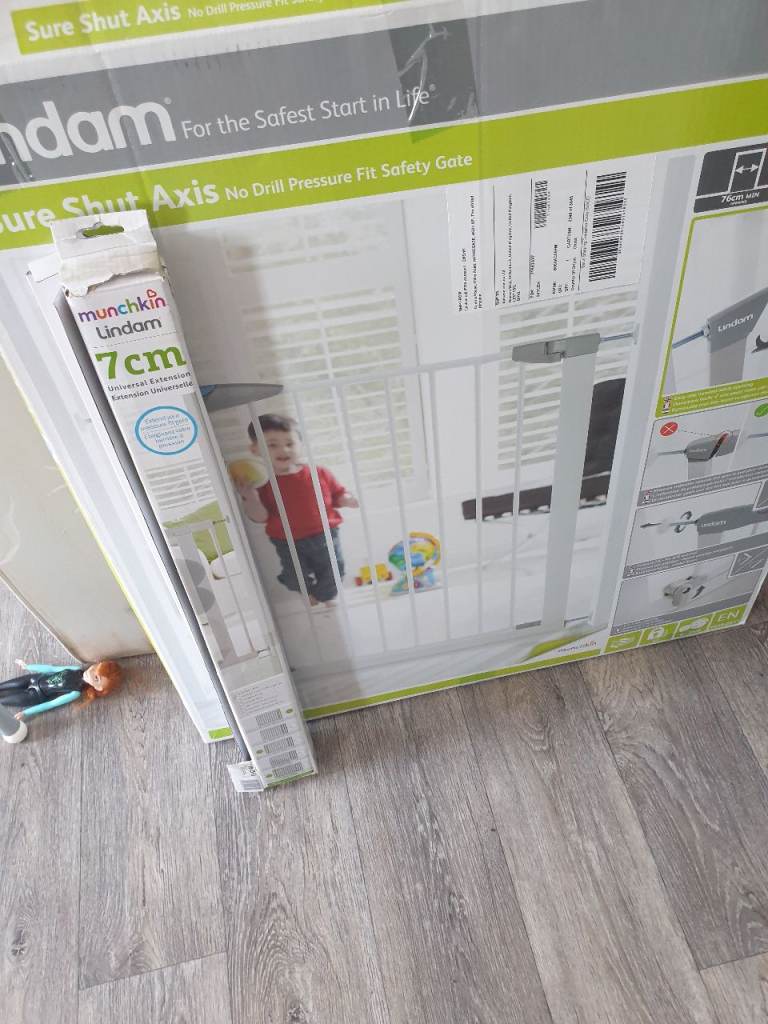 Lindam Sure Shut Axis Safety Gate and 7cm Extension – used with box 
