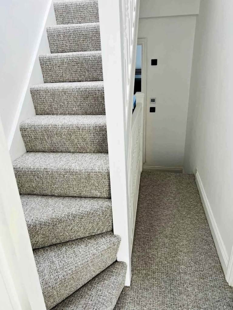 Professional Carpet & Laminate Floor Fitter - Install, Repair - Free Samples & Consultation! 🏠