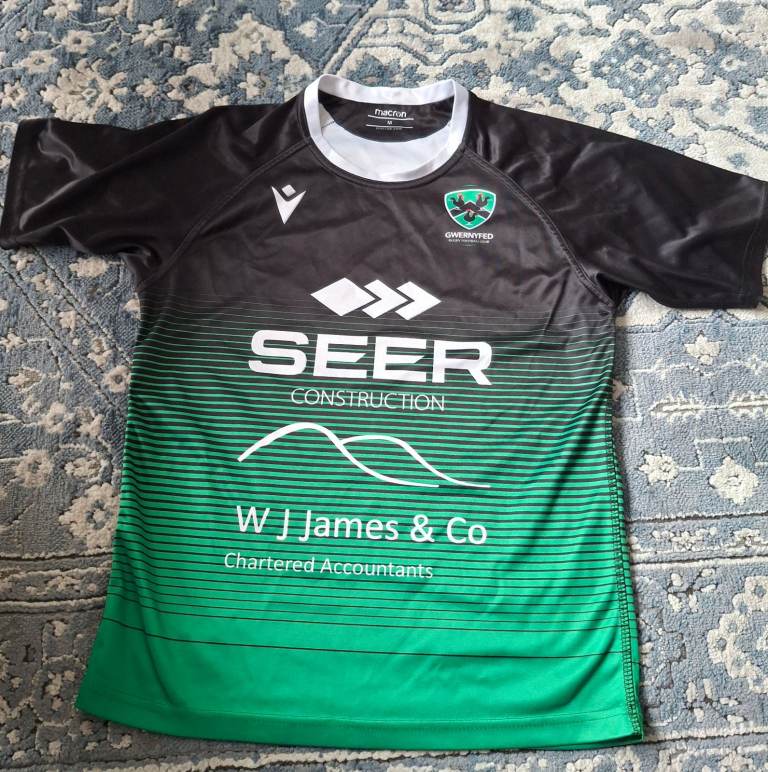 GWERNYFED MEDIUM RUGBY CLUB, PLAYER ISSUE NO10 SHIRT MACRON.IN IMMACULATE CONDITION