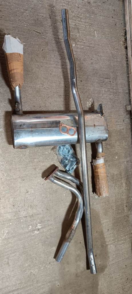 Stainless steel exhaust and fixing kit 