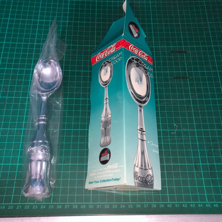 COCA COLA VINTAGE BOTTLE METAL ICE CREAM SCOOP NEW IN BOX