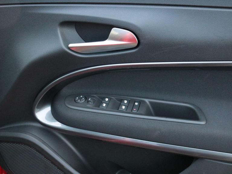 2025 Fiat 600 1.2 Hybrid 48V 136 5dr eDCT-6 HATCHBACK PETROL Automatic