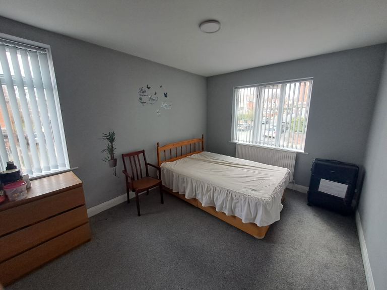 Master bedroom available for rent
