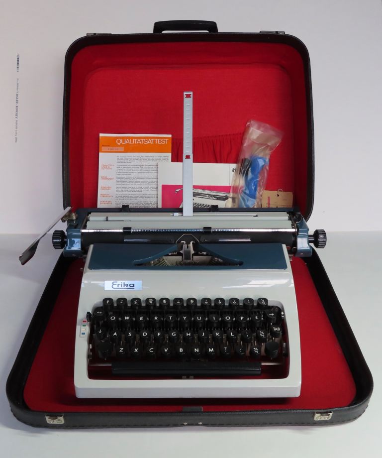 Typewriter Portable Manual Erika 41