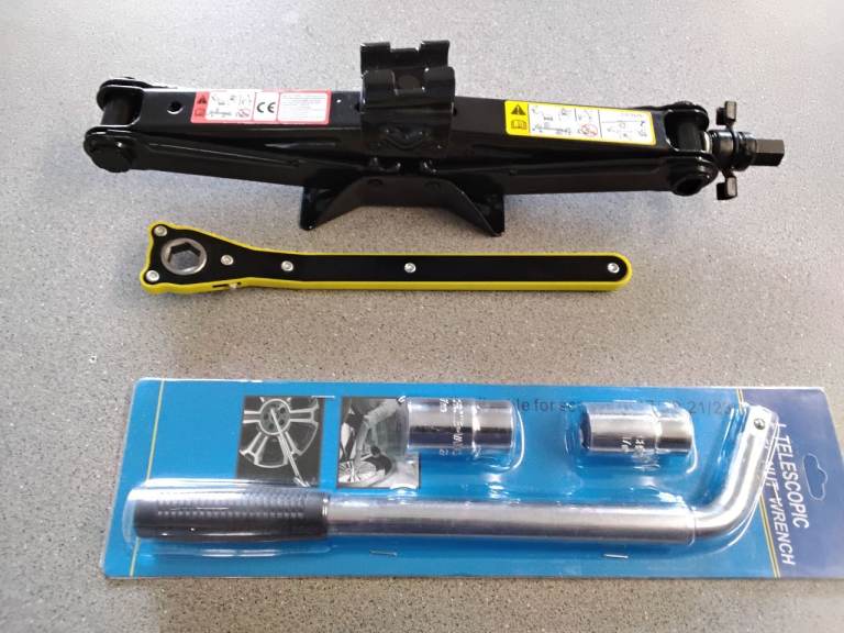 Vehicle scissor jack with ratchet handle 2 ton lift new