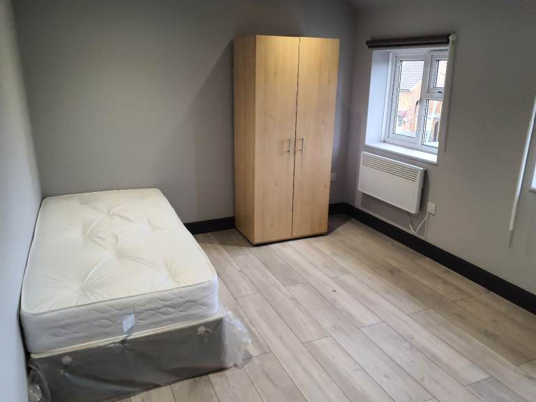 DSS ACCEPTED - Studio Flat Available in Forbes Avenue. Potters Bar, EN6