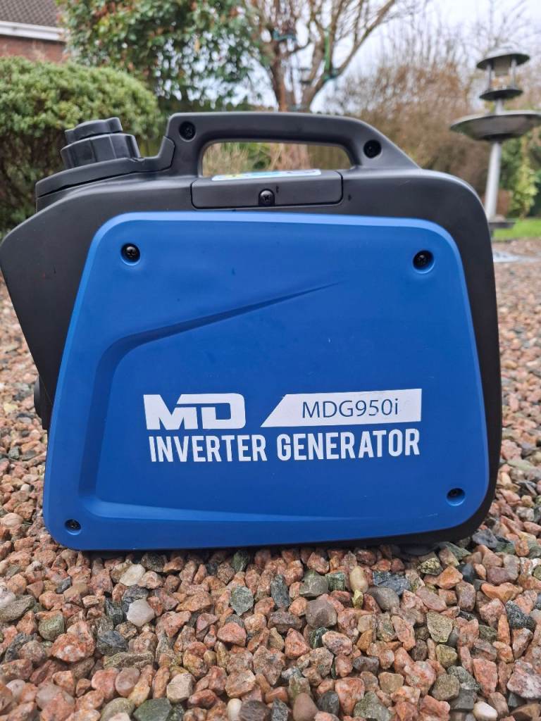 Generator Inverter Generator Suitcase style sinewave power output MINT as new