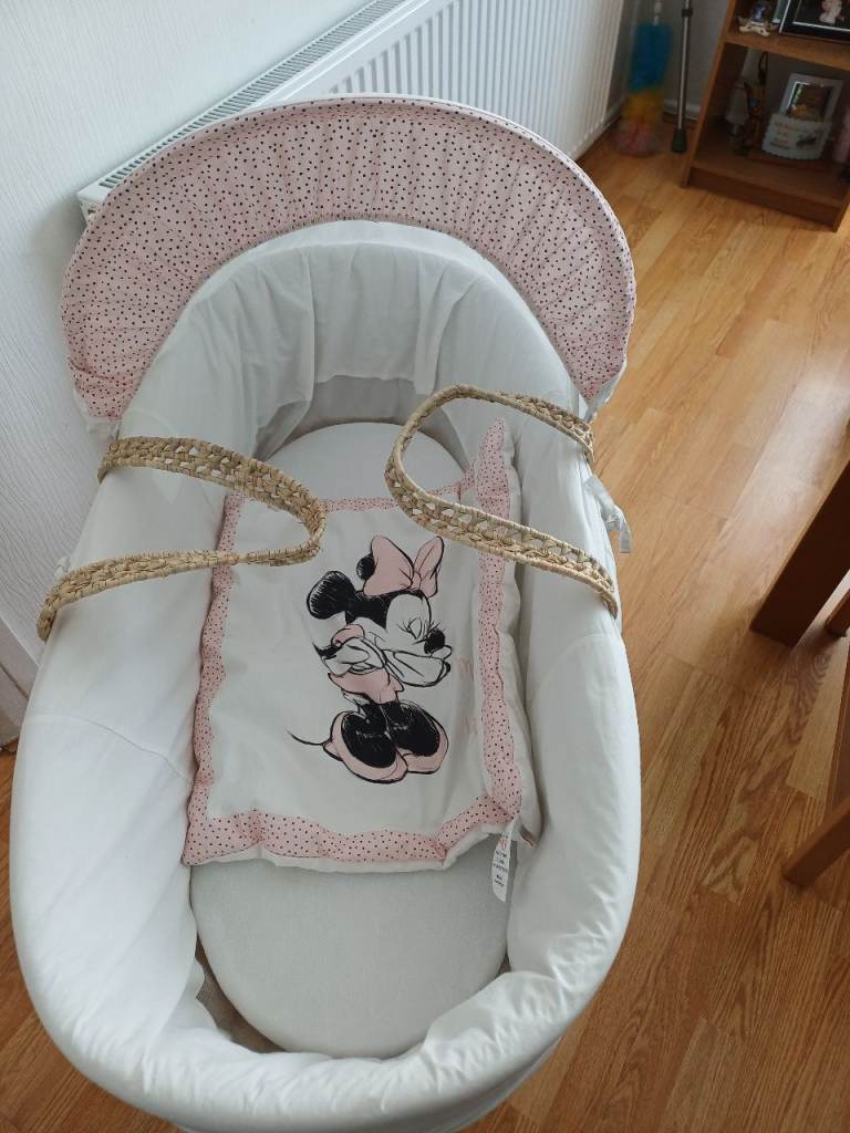Moses basket and stand 