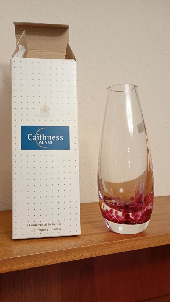 Attractive Caithness flower vase with original box