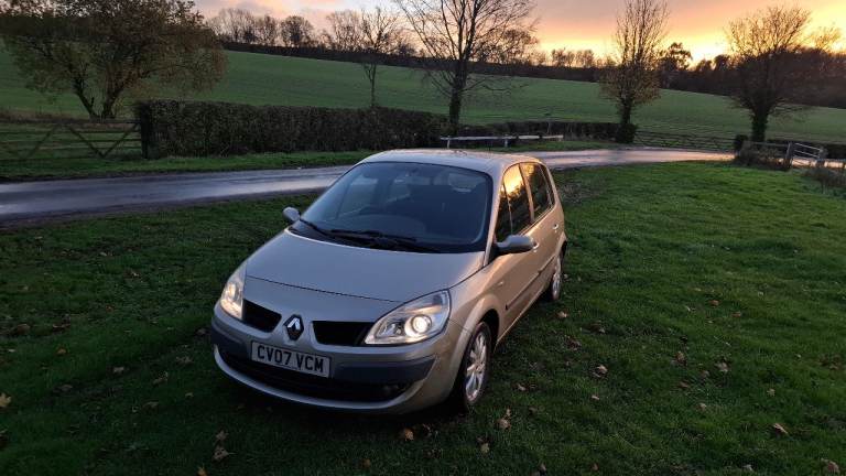 Renault Scenic, 90,000 miles, tow bar, estate car/mpv