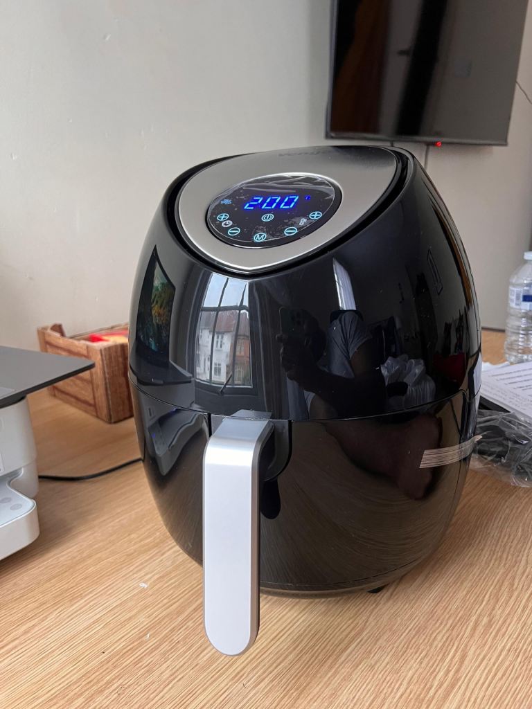 Venga Electric Airfryer with Digital Display and Adjustable Settings for Healthy Cooking