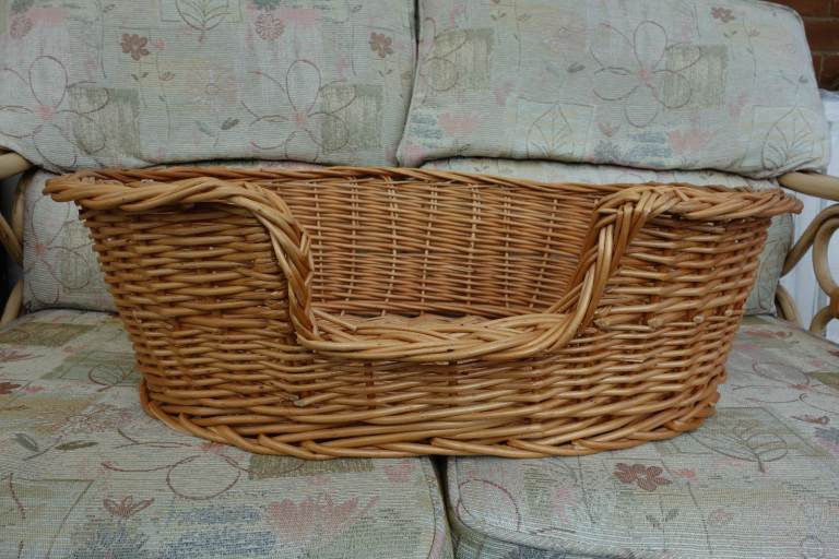 Unused Oval Wicker Pet Basket Suitable For A Small Dog/Large Cat. Bargain at £20