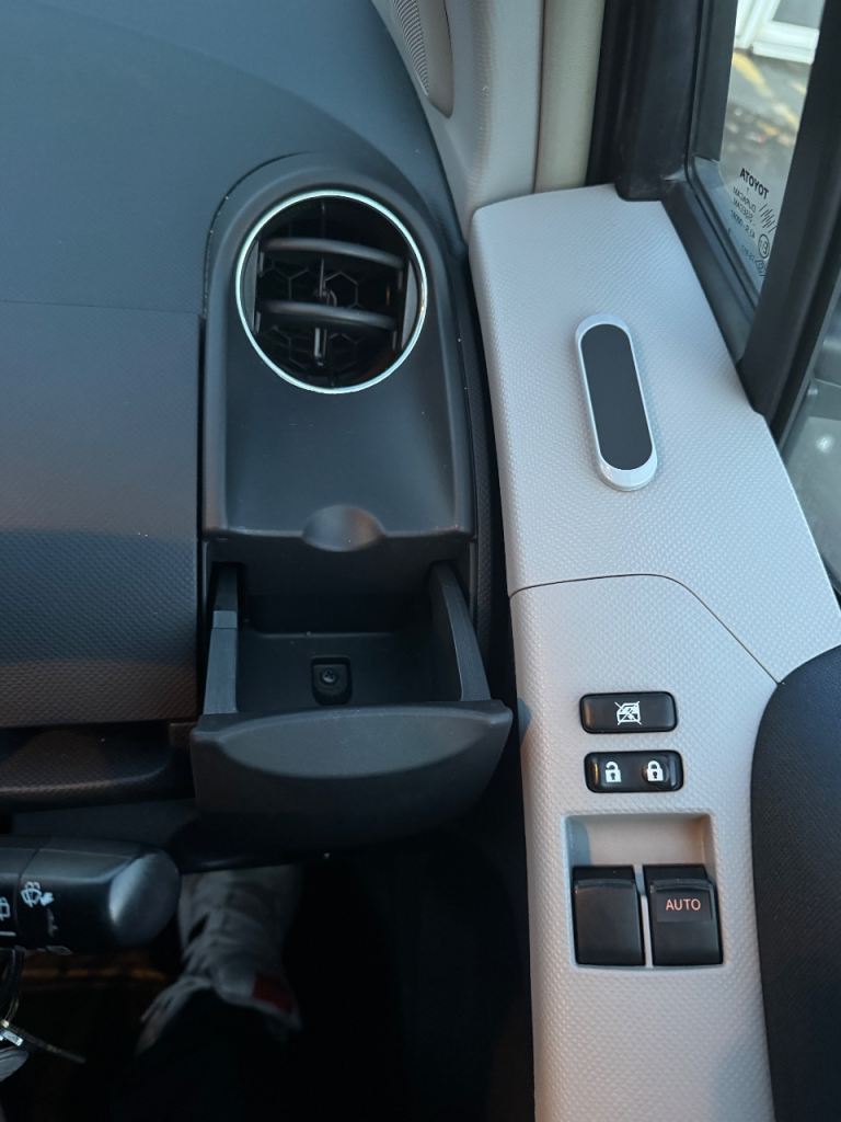 Toyota, YARIS, Hatchback, 2009, Semi-Auto, 1329 (cc), 5 doors