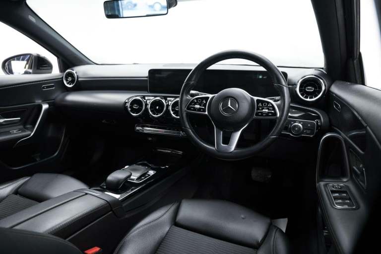 2018 Mercedes-Benz A-Class 1.5 A180d Sport (Executive) 7G-DCT Euro 6 (s/s) 5dr HATCHBACK Diesel A...