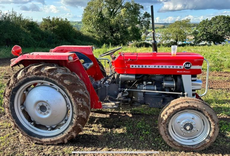 Massey Ferguson 148
